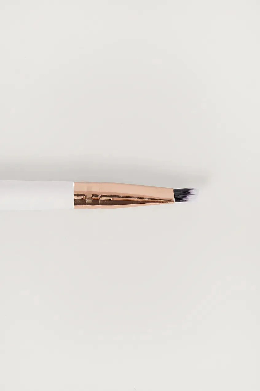 Angled Eyeshadow Brush White