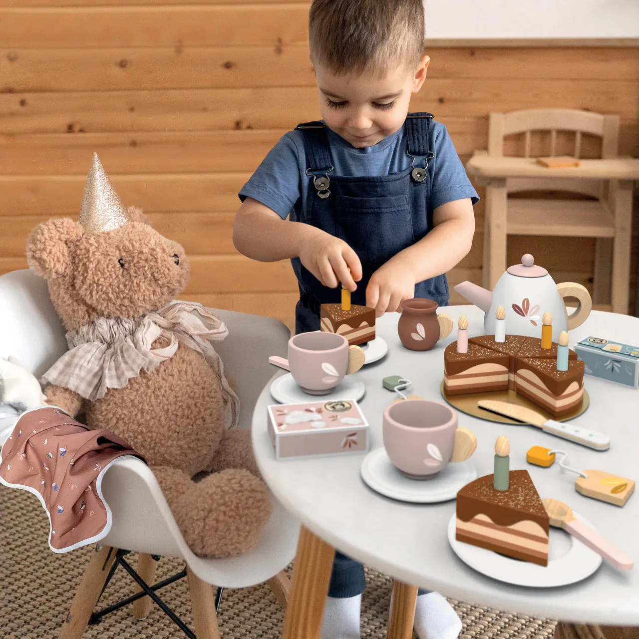Birthday tea set in case Speedy monkey