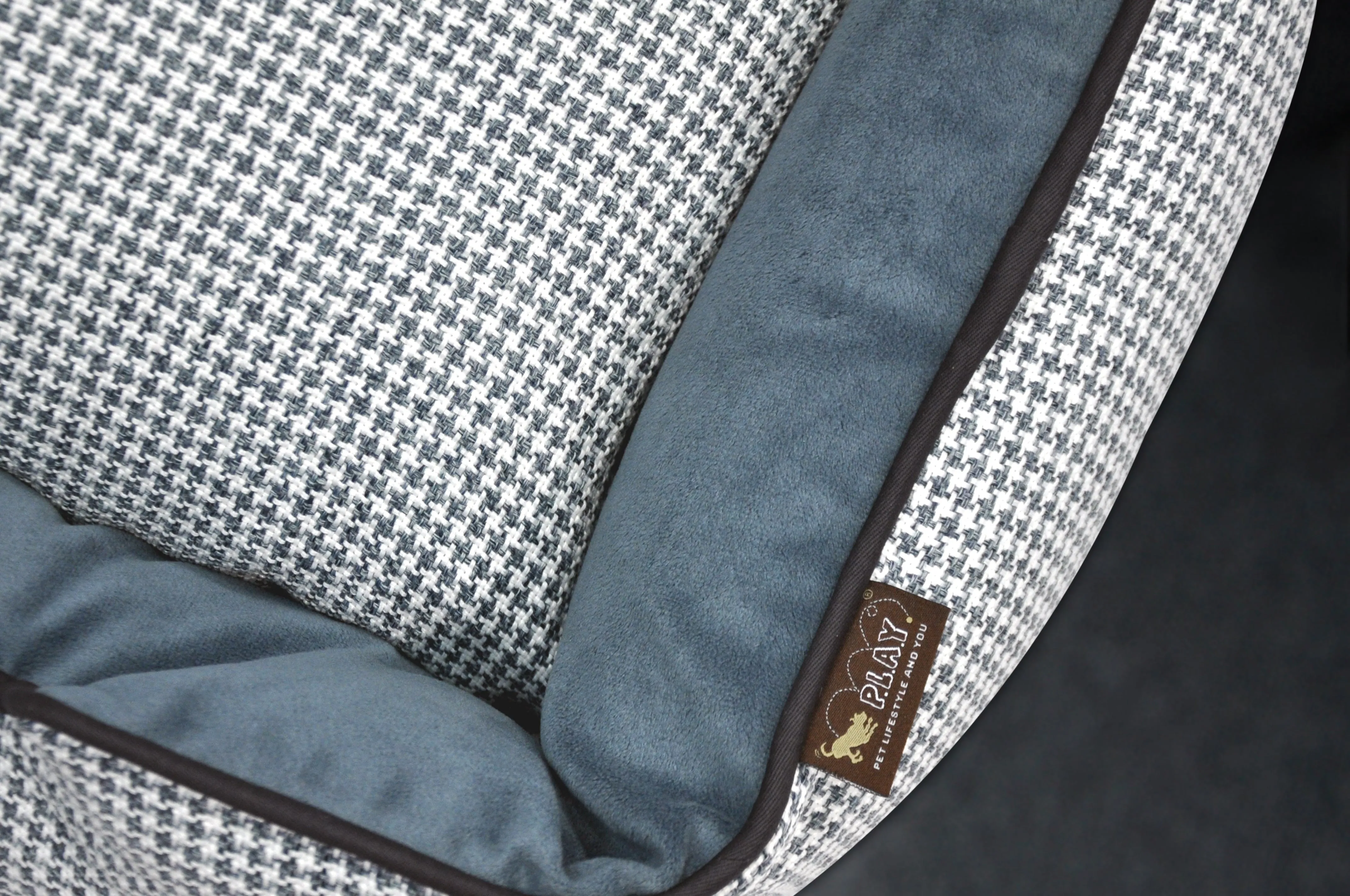 [Pre-order]Lounge Dog Bed: Houndstooth Light Blue